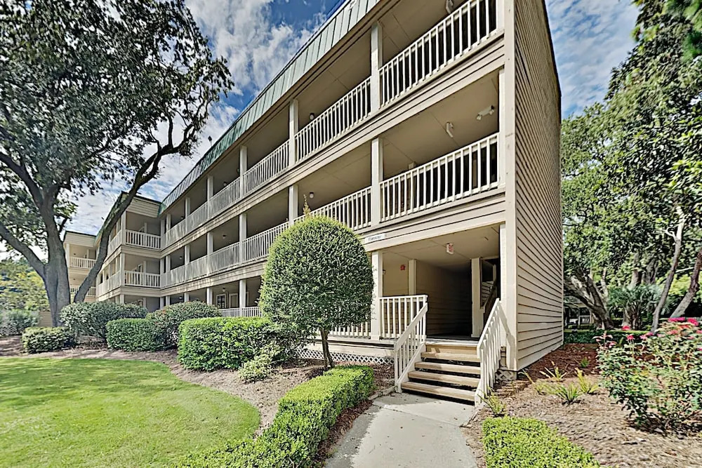 New Listing! Tranquil At The Beach 2 Bedroom Condo