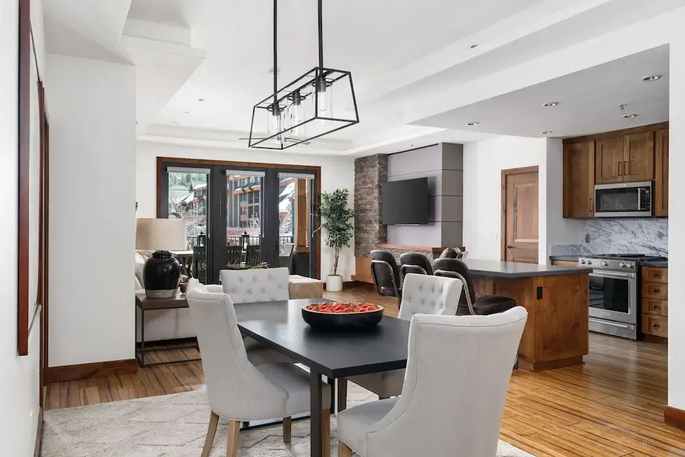 Luxury 4BDR Residence steps from Heavenly Village condo
