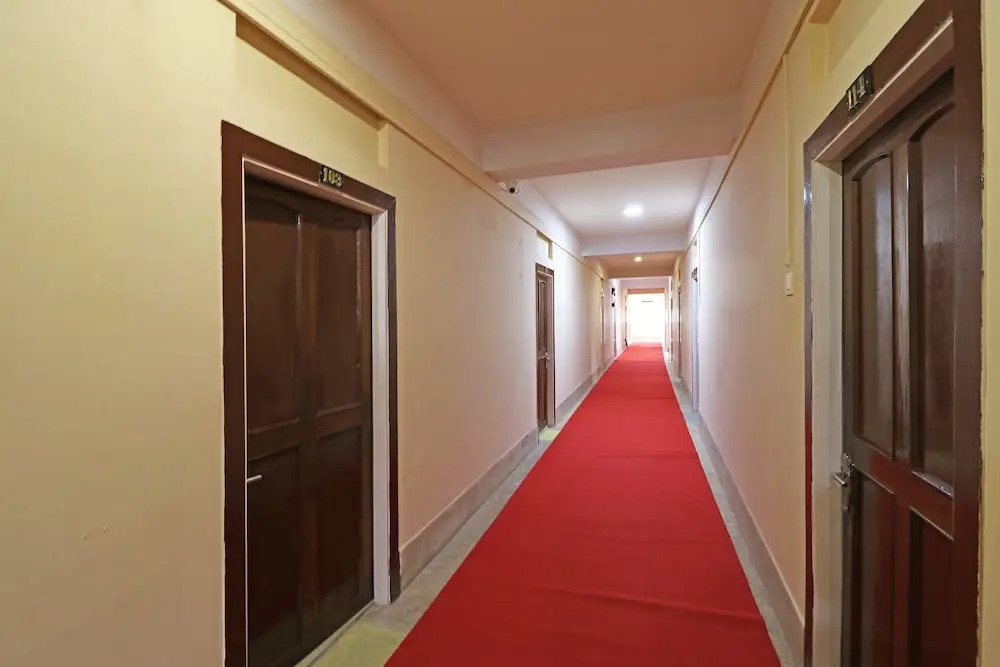 OYO 7933 Hotel Trimurty International