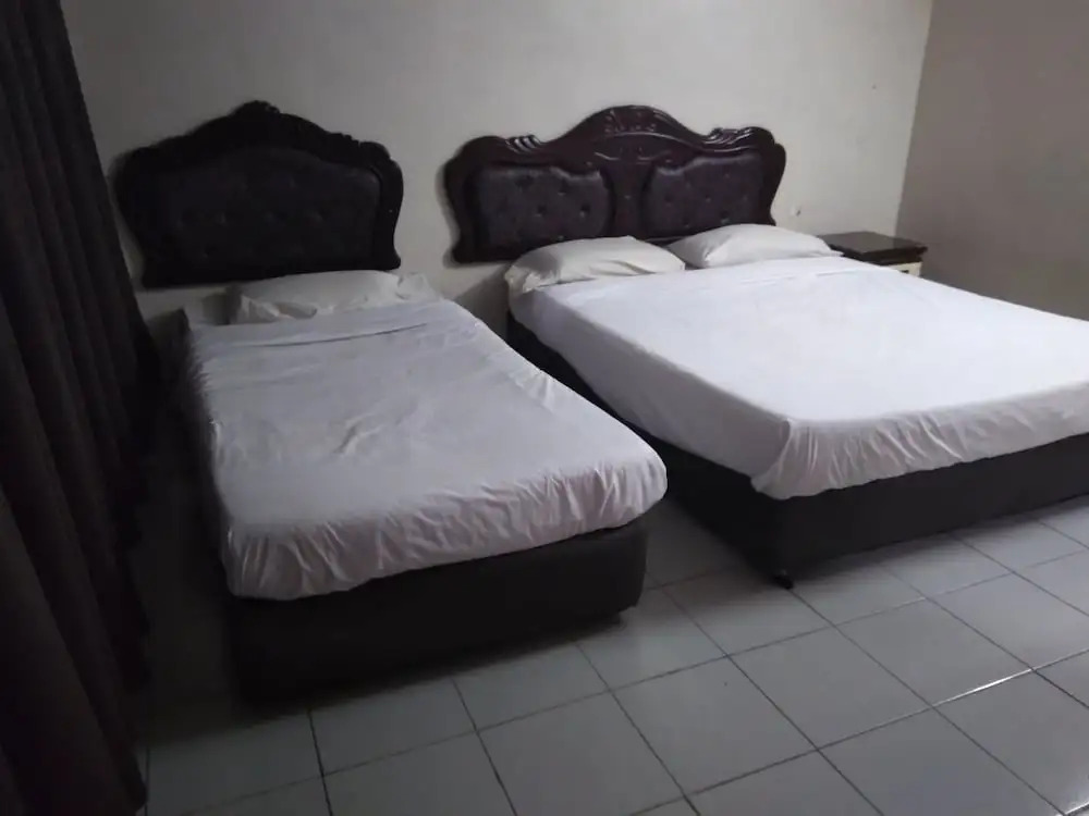 OYO 90376 Centre Point Hotel
