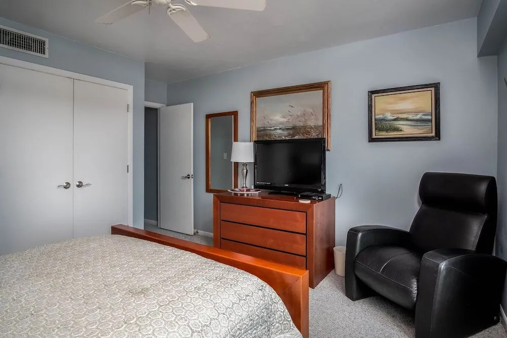 Salty Hippo - 2Br Condo