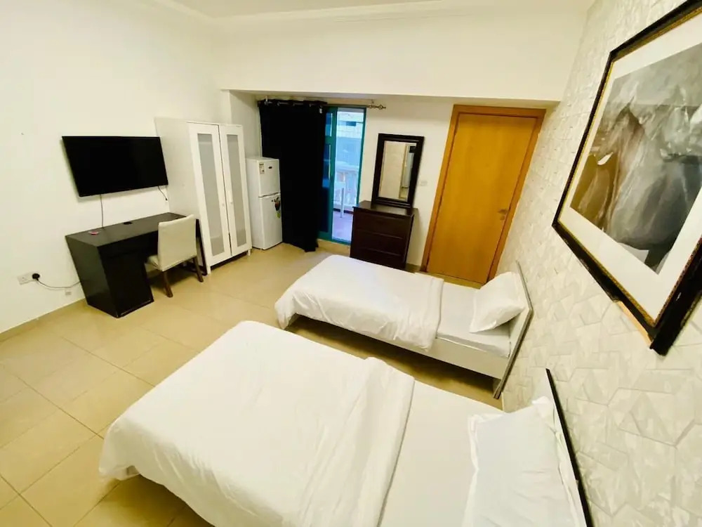Marina Crown Hostel for Girls