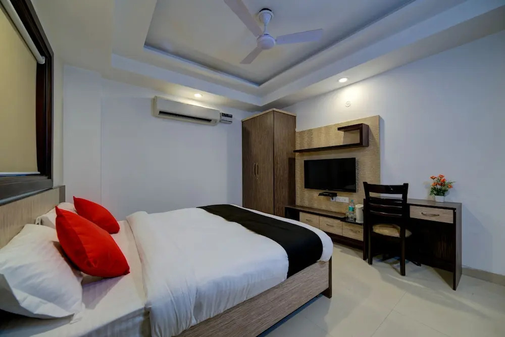 OYO 22527 Supreme Residency