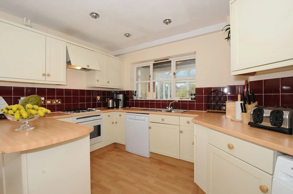 Luxury Riverside Home, Near Windsor Castle. Legoland & London Within 20 Minutes