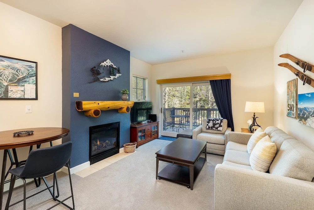 The Seasons 1834 2 Bedroom Condo by RedAwning