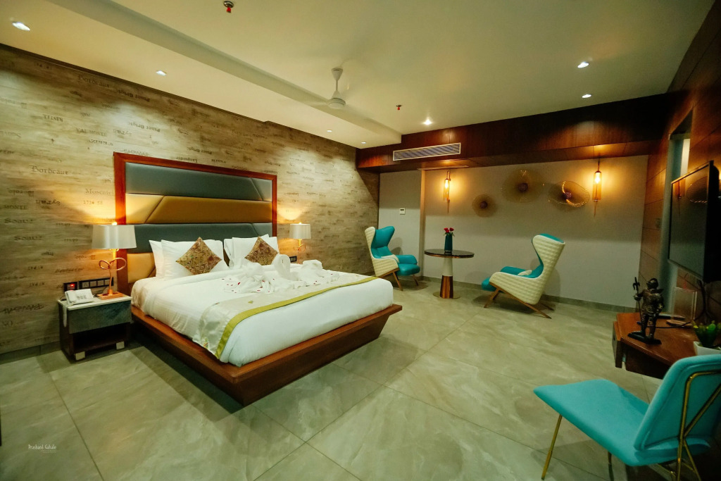 RG Exclusive Stay & Fine Dine, Akola