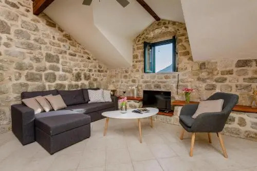 Perast Venetian Jewel House - Stunning View