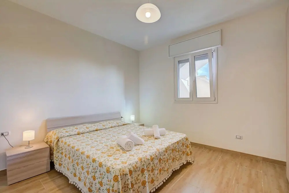 Le Bianche Apt 2 with Garden near The Sea
