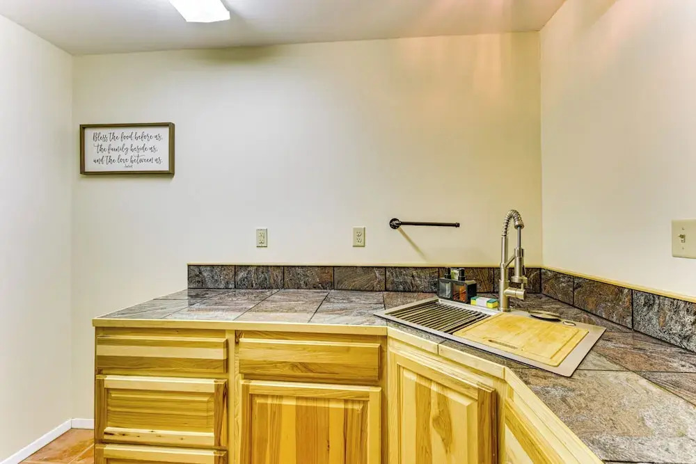 3 Mi to Angel Fire Resort! Quaint Apt on 2 Acres