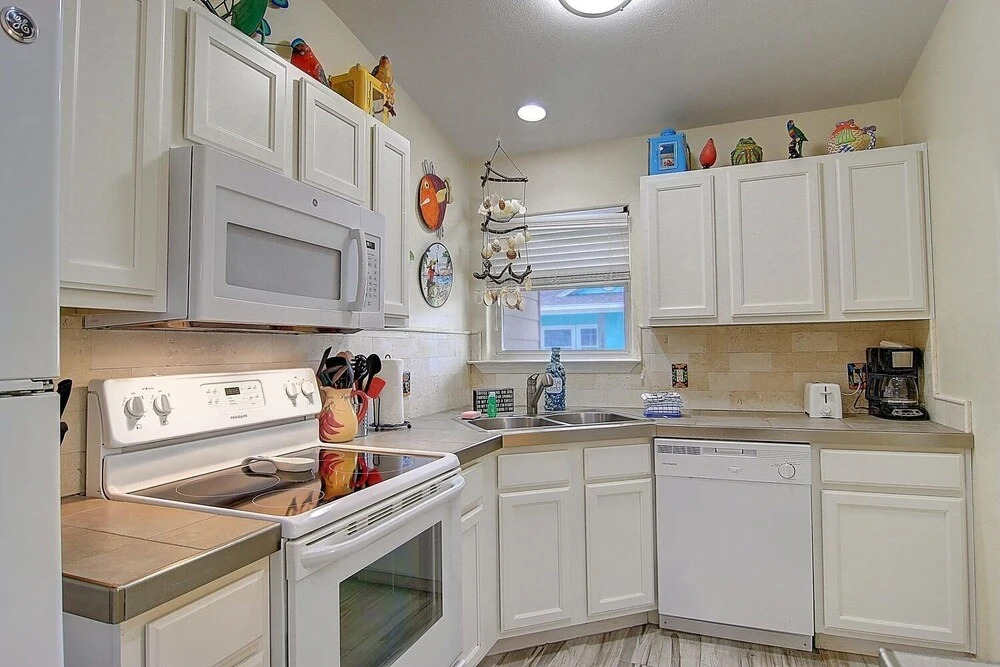 Costa Del Ray #1 2 Bedroom Condo by Redawning