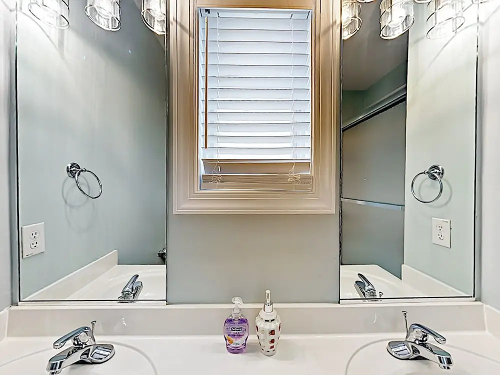 New Listing! Crabby 5: Pool, Hot Tub, Beach, Golf 4 Bedroom Condo