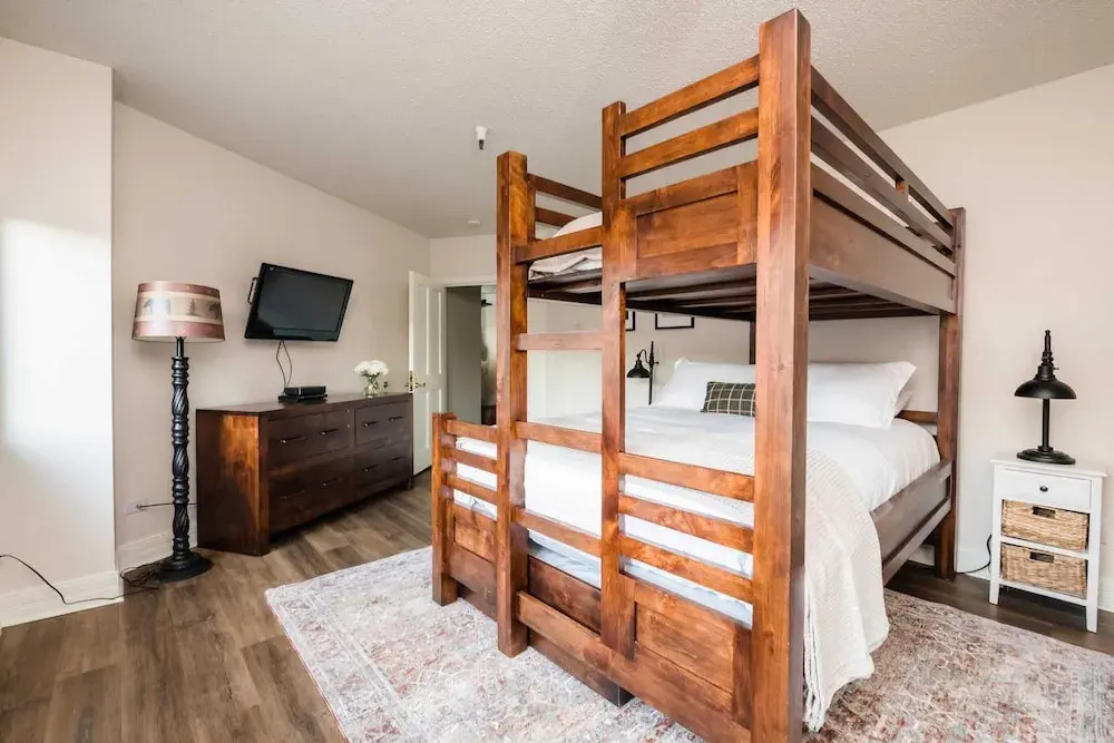 Rocker by Avantstay Gorgeous Ski-in Ski-out Cabin in Heart of Breck
