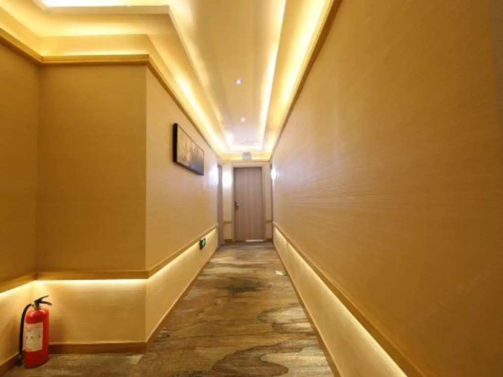 Xinzheng Venice Fashion Hotel (Xinhua Road Zhonghua Road)
