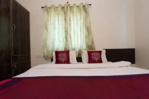 Garden Green Deluxe by OYO Rooms