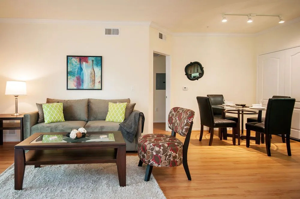 Sunshine Suites at 909 West Temple Street