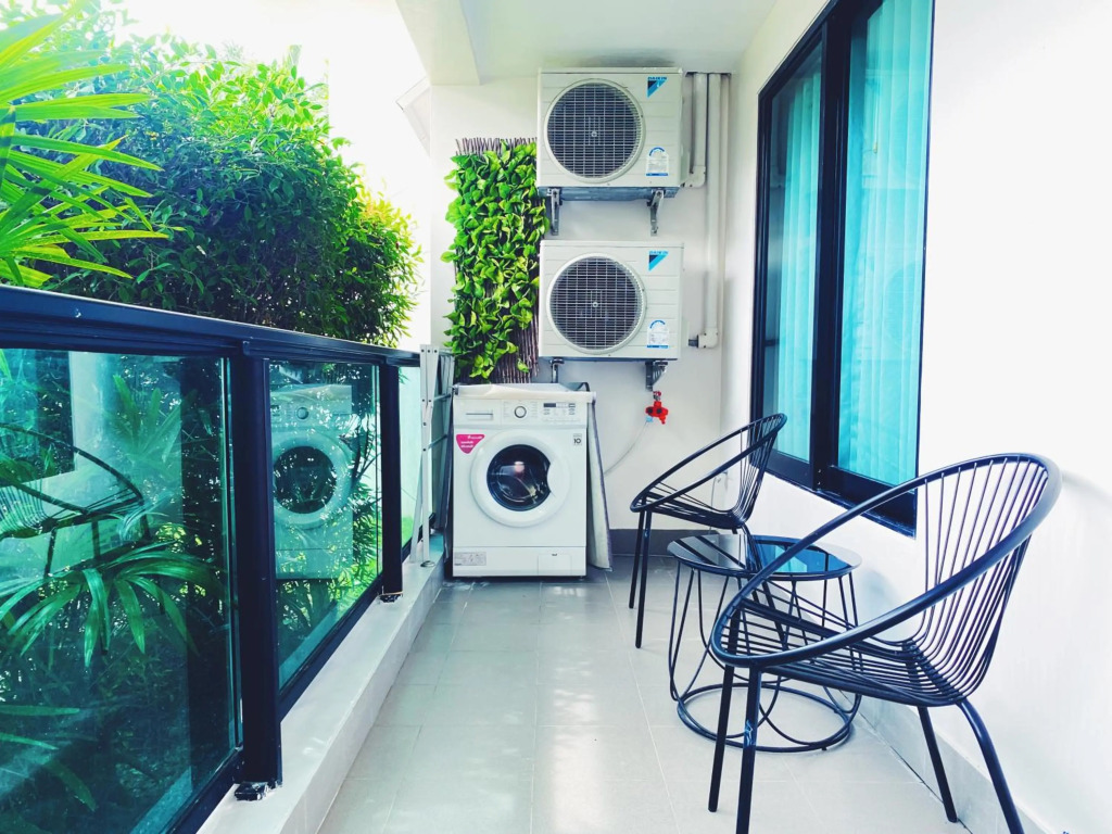 Coastal 1bed Infinity Pool Walk to Great Beach