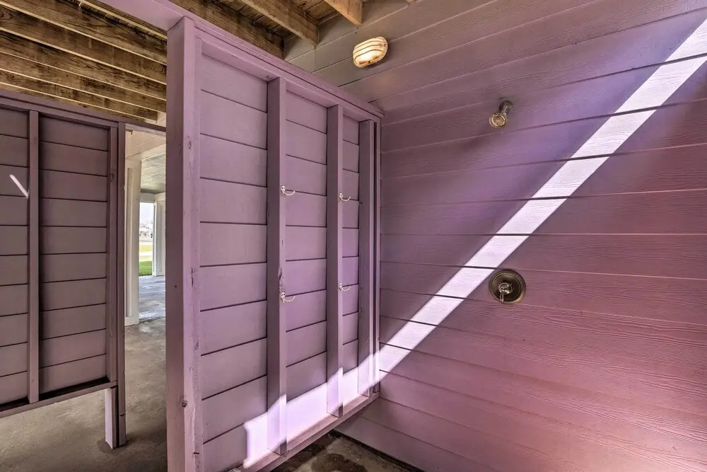 Walk to Ocean: Coastal Home in Crystal Beach!