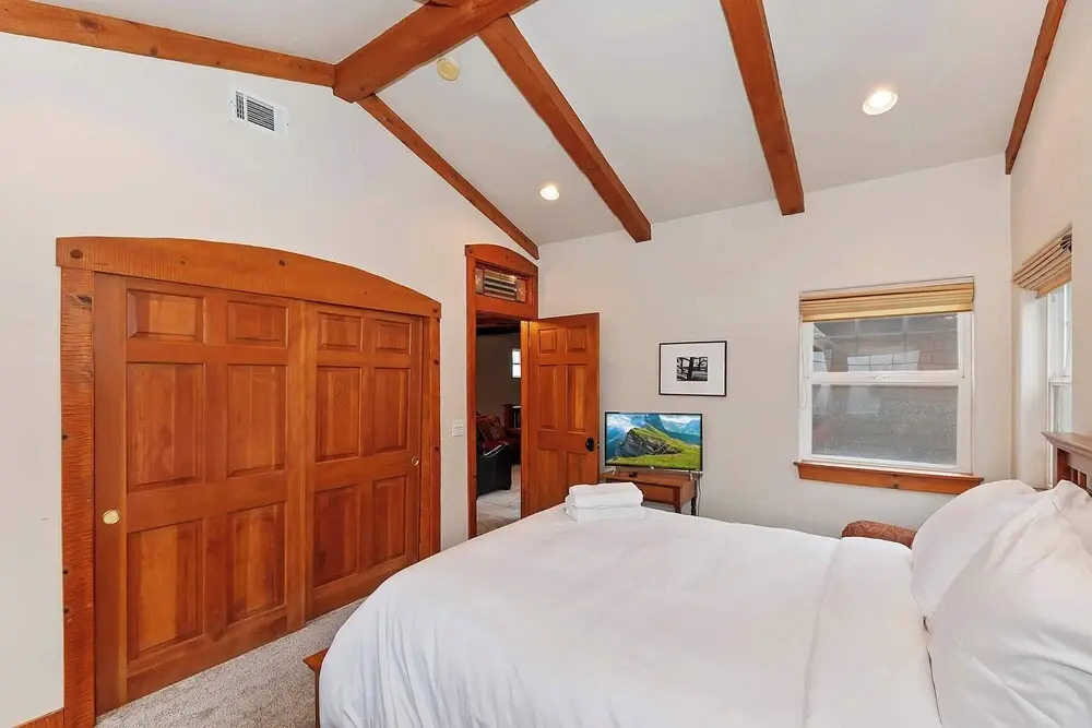 Matterhorn Peak Lodge – Upscale Mountain Escape