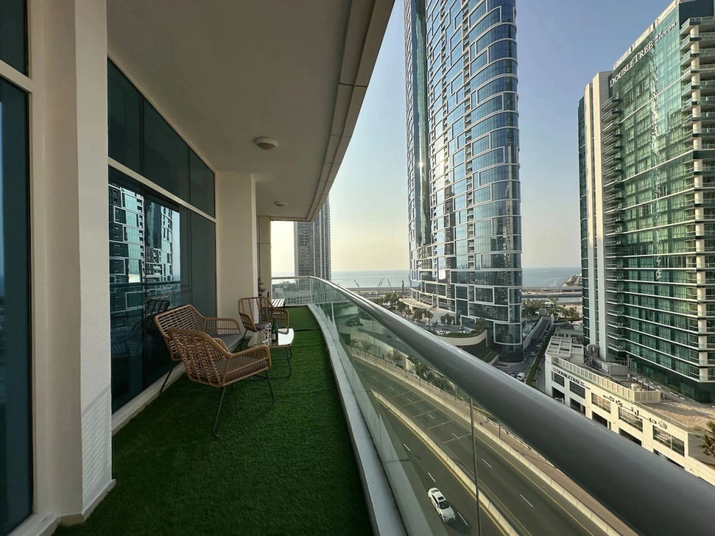 Квартира JBR Beachfront 3BR Sleeps 12 Pool Sea View