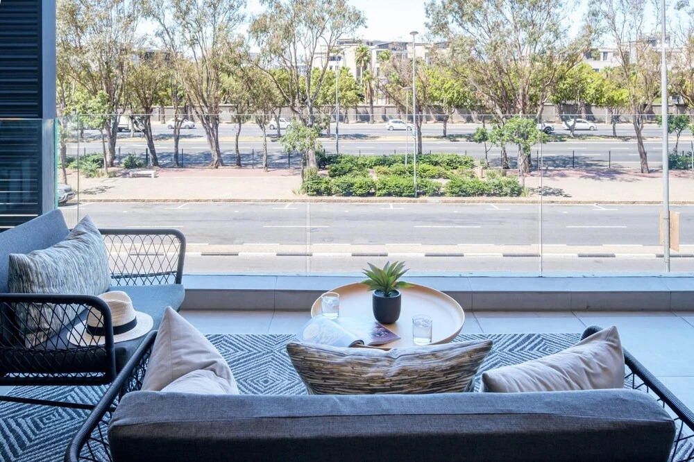 Urban Chic Apartment Close to Waterfront Warwick