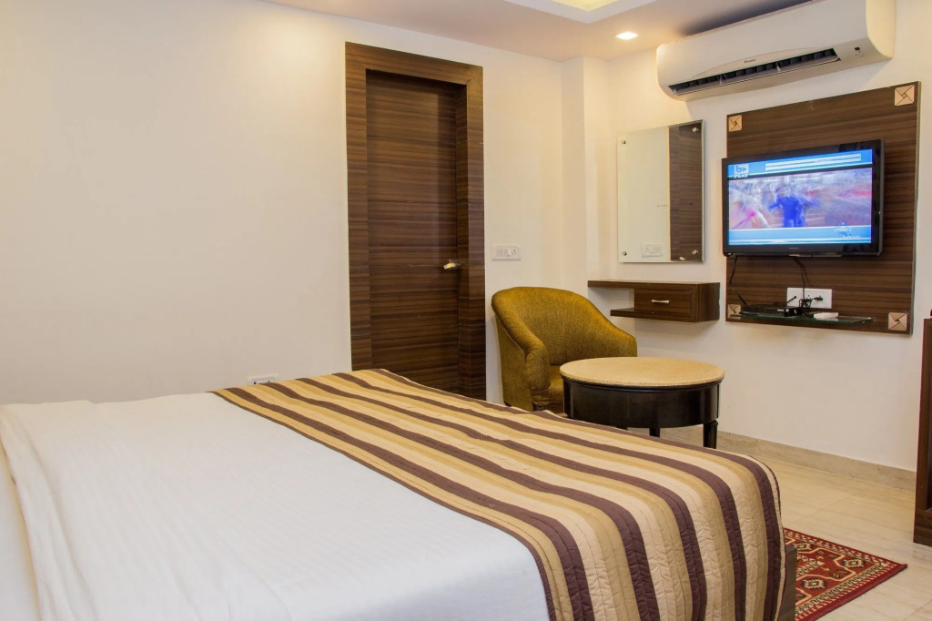 Hotel Pawan Plaza - Near BLK and Ganga Ram Hospital - Karol Bagh
