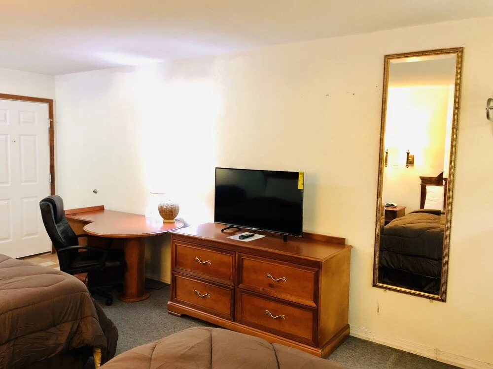 Ozark Inn & Suites