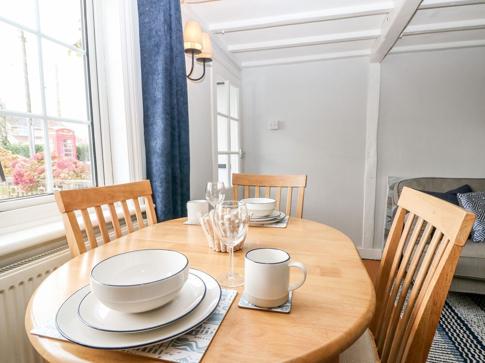 2 Seaview Cottages