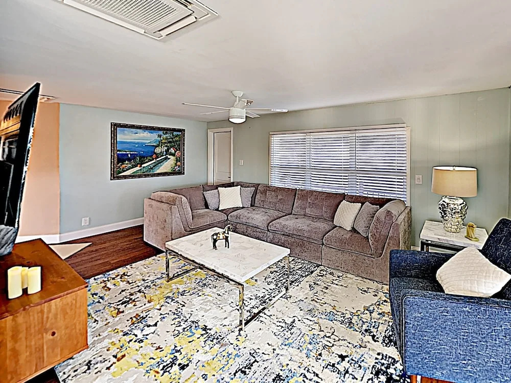 Canal-side W/ Private Dock, Boats & Bikes 2 Bedroom Duplex