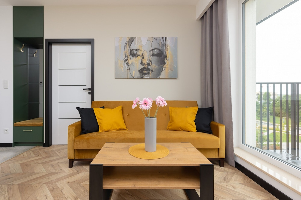 Home Factory Estate Praga Kotsisa by Noclegi Renters