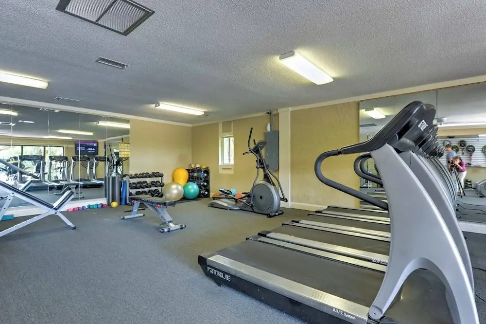 Pool, Spa & Dining: Beach Condo in Hilton Head!