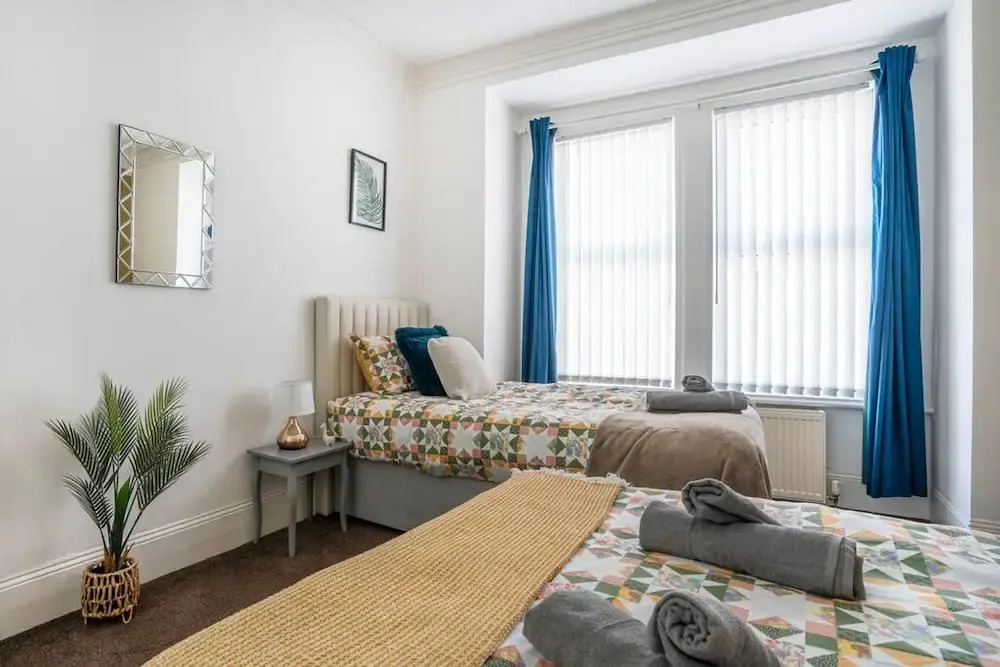 Spacious 3 Bed Flat-free Parking