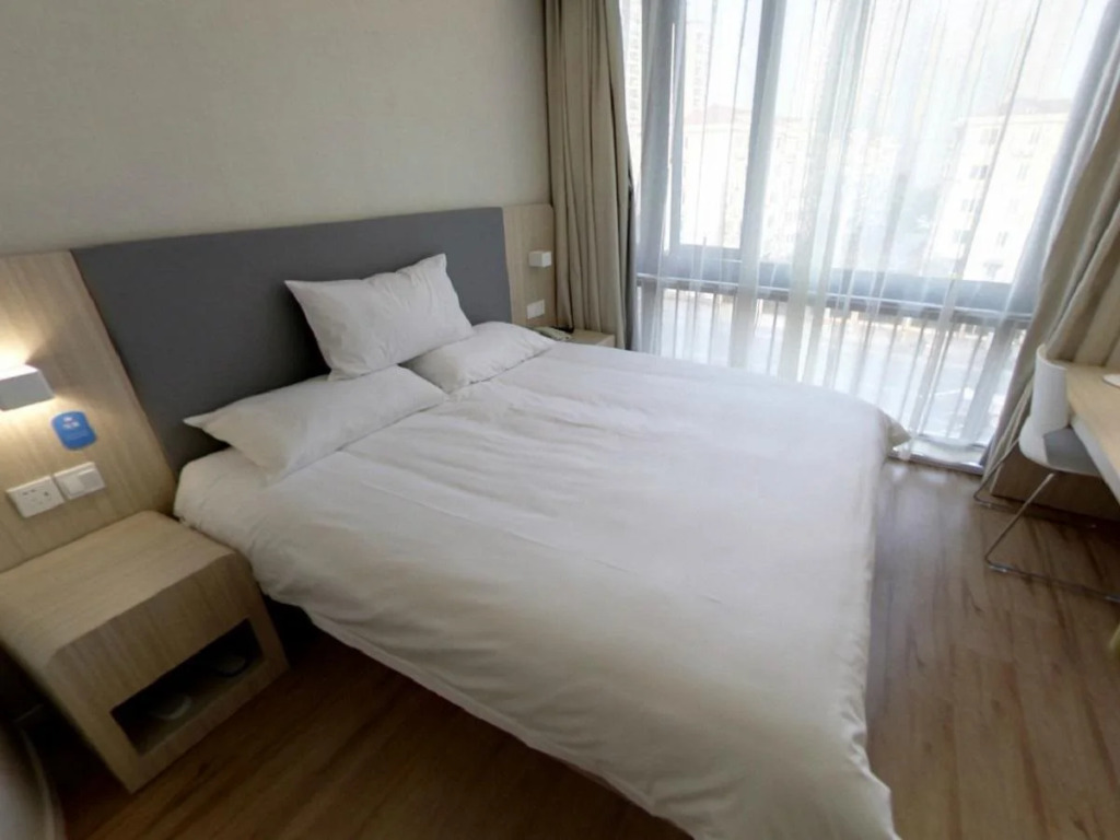 Hanting Hotel Shanghai Guilin Road Subway Station