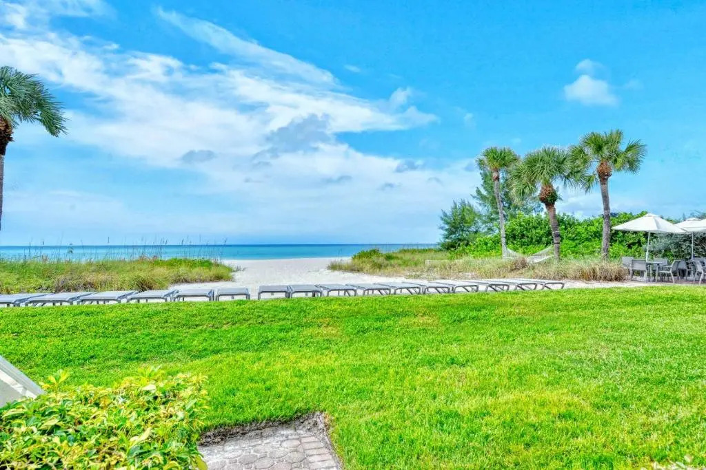 LaPlaya 103A Time to relax Enjoy the peaceful, private beach just a shells throw from your door