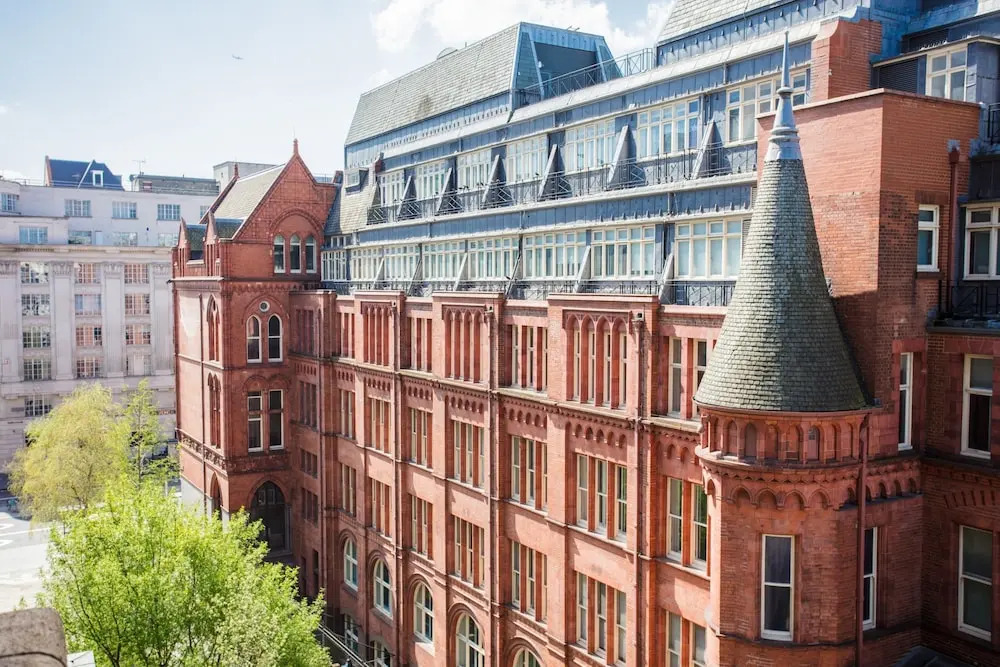 2 Bedroom Central London Apartment With Balcony