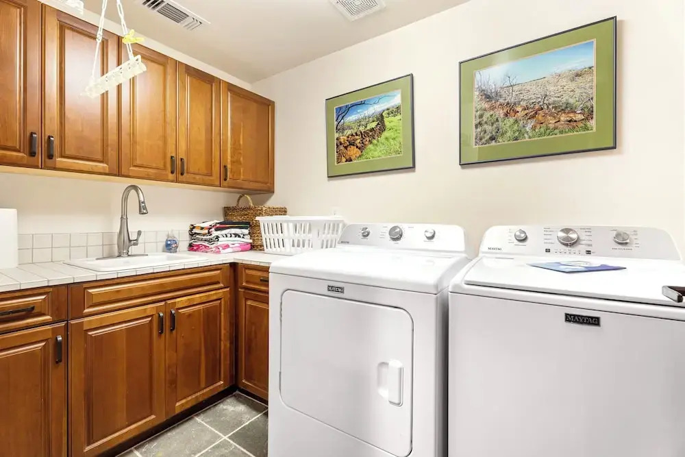 Close to Beaches & Restaurants - Spacious Townhome - Concierge Incl- Vrkcv
