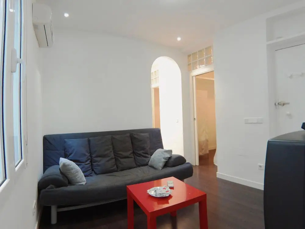 Apartamento de 2 Habitaciones a 3 Minutos de La Latina con A/C