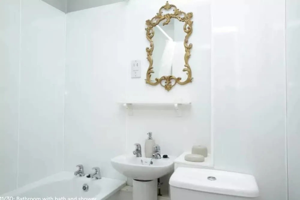 JOIVY Stylish Castle View Apartment