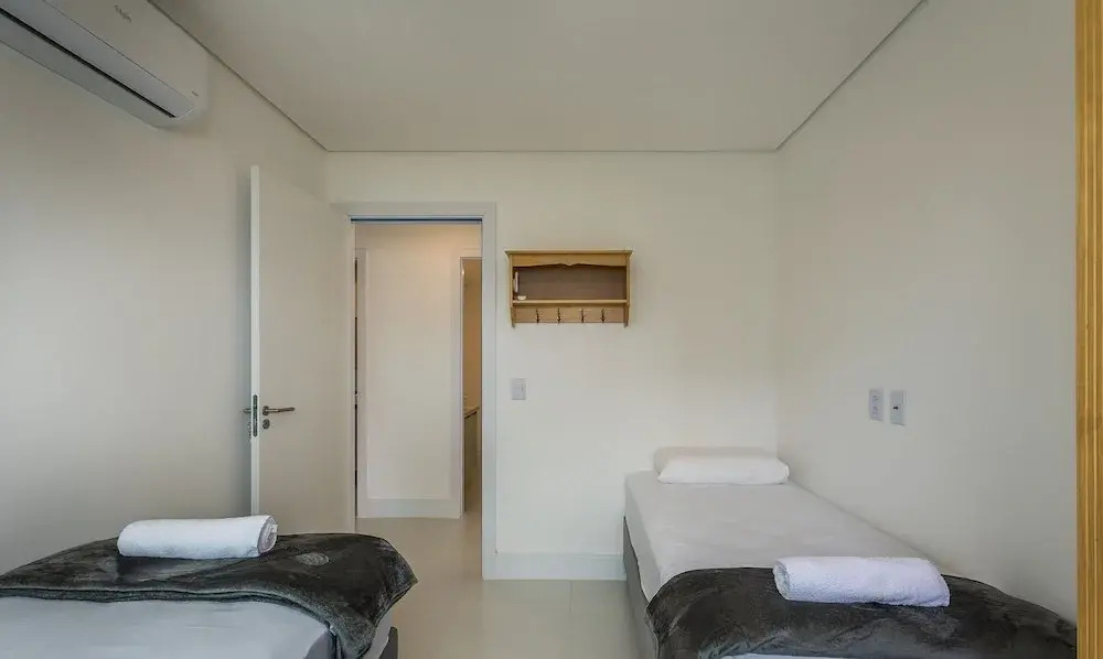 Seafront Condominium With Pool - SHC