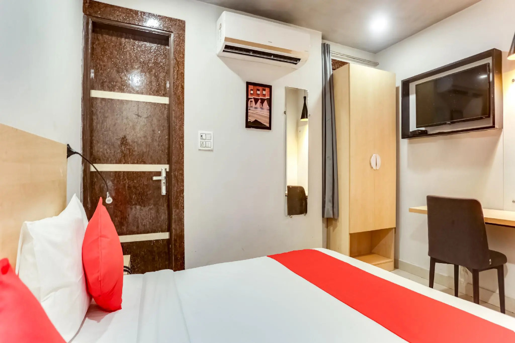 OYO 69984 Royal Inn