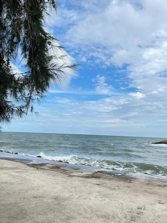Cozy Beachside Retreat in Puek Tian, Thailand