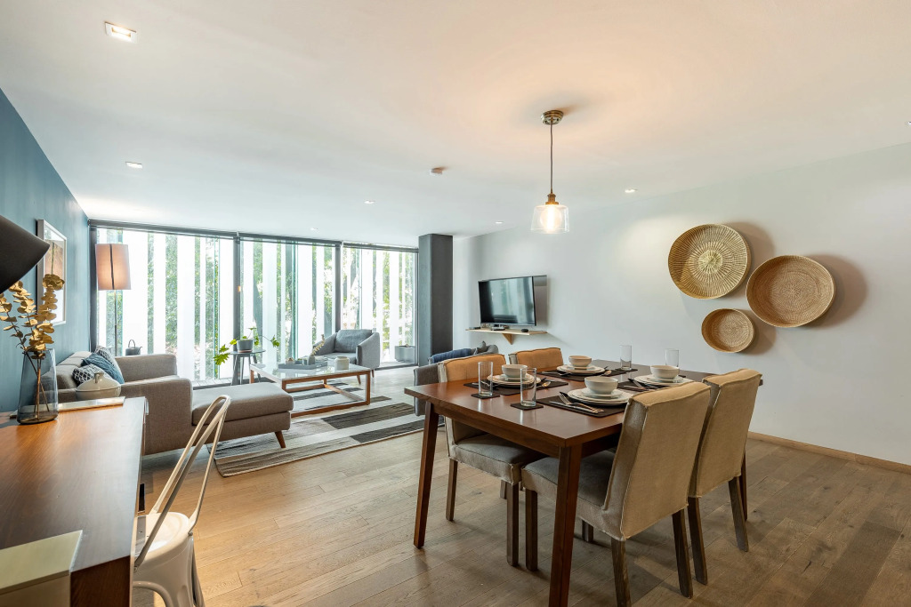 Executive 1BR Oasis With Kitchen & Private Balcony