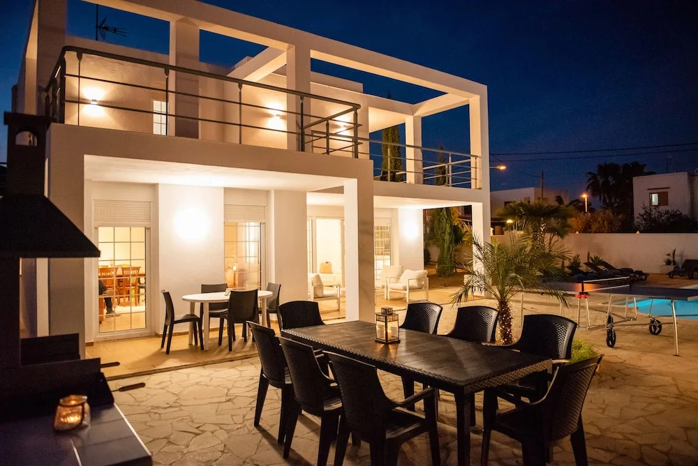 Villa in Playa den Bossa, 5 min SupermarketBBQ
