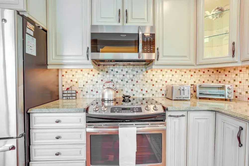 Walk to Beach & Marina: Singer Island Condo