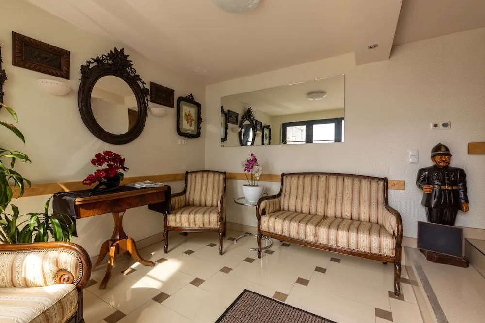 Gasper Business & Garden Hotel