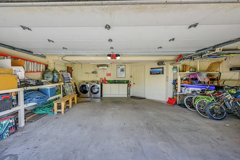 Duplex in Quiet Family Neighborhood 1 Mi to Skiing