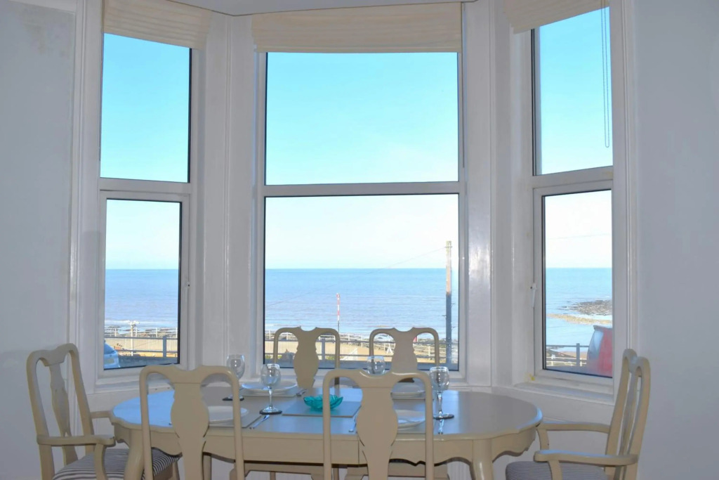 Seascape Retreat with Parking