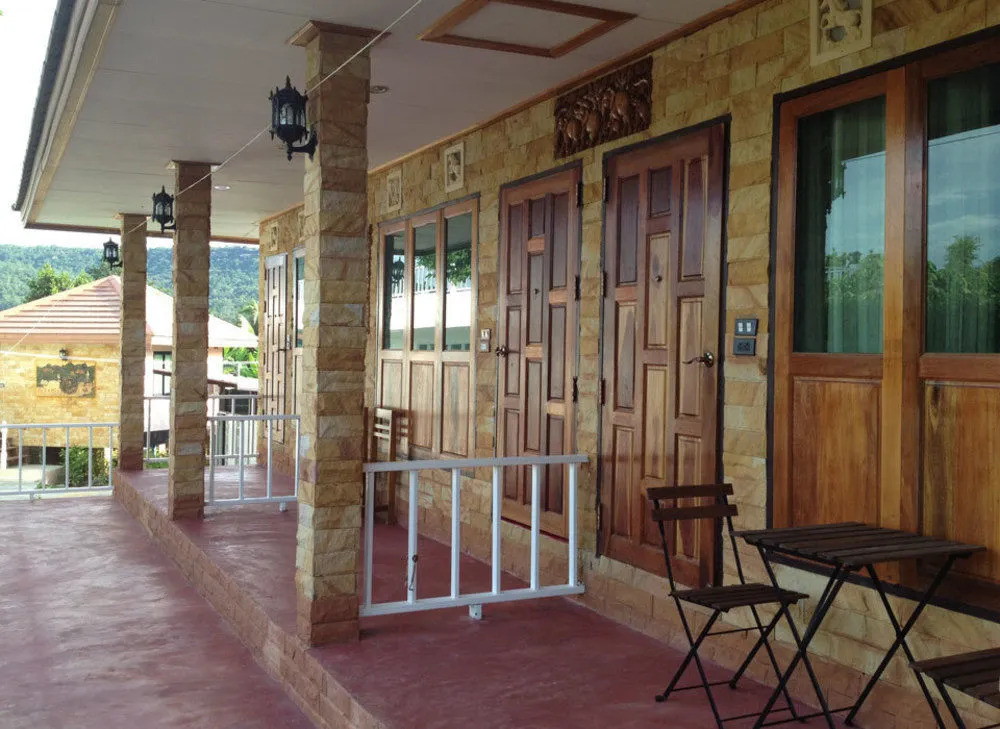 Kayom House - White Meranti House & Resort