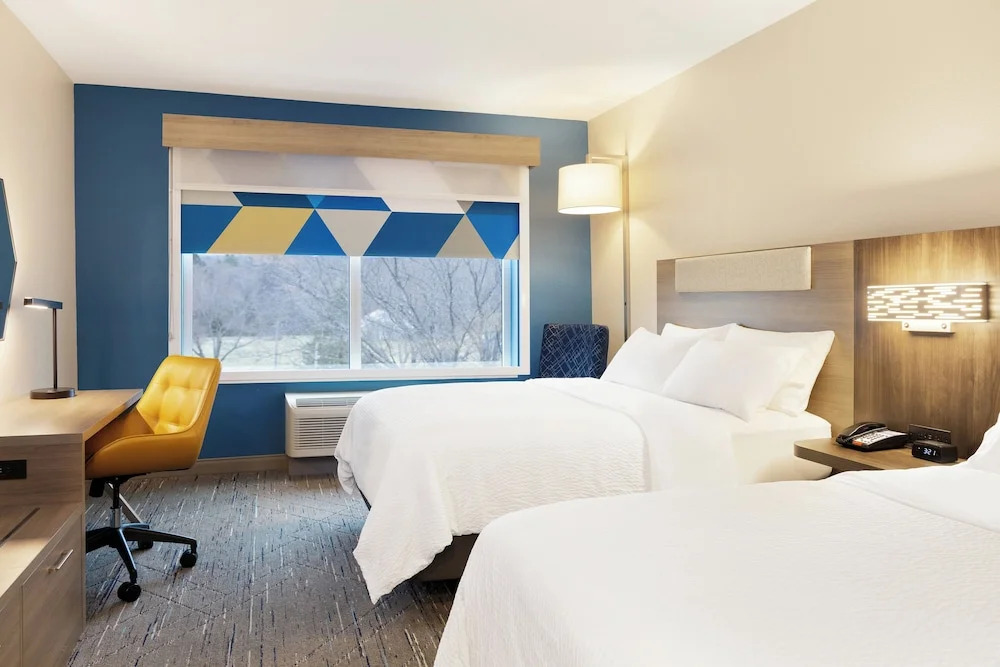 Holiday Inn Express & Suites Overland Park South by IHG
