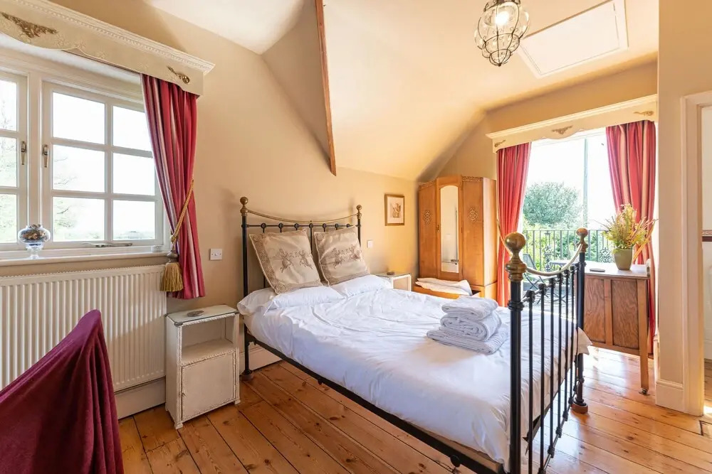 Beautiful Country Cottage for up to 8 in Wolverhampton