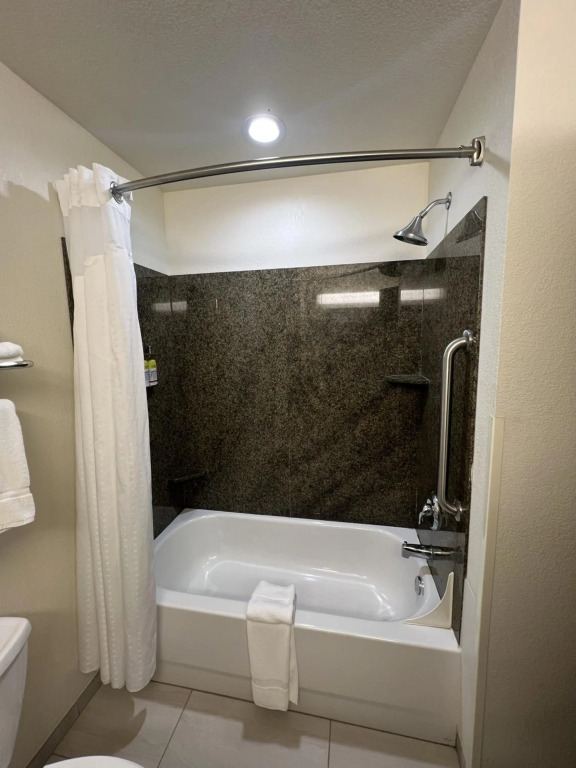 Holiday Inn Express & Suites - Omaha I - 80 by IHG